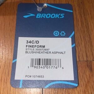 NWT 34 C/D Brooks Fineform Sports Bra in Blush/Grey